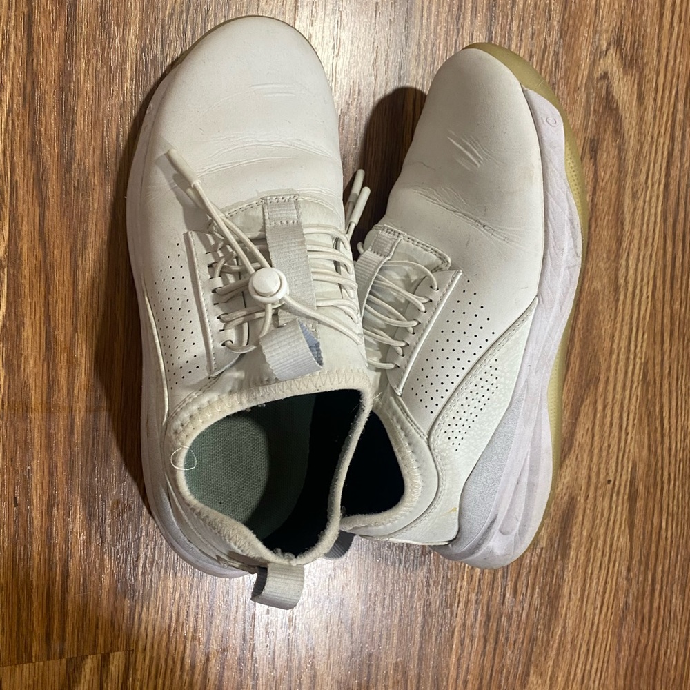 Clove Sneaker
